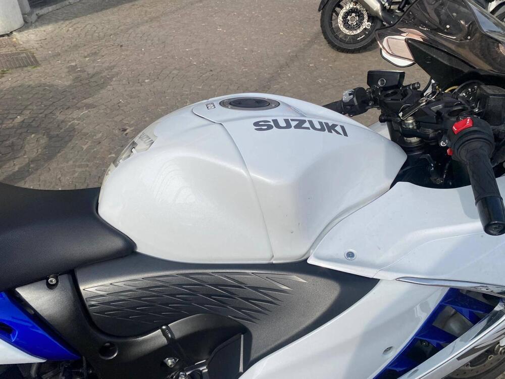 Suzuki GSX 1300 R Hayabusa (2021 - 24) (9)