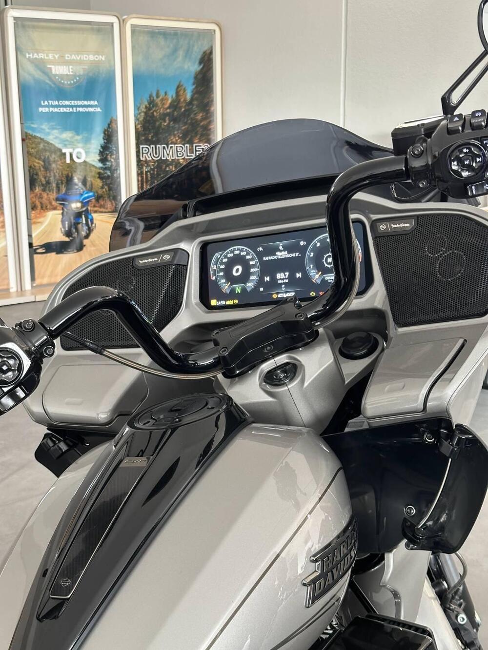 Harley-Davidson CVO Road Glide (2023) (14)