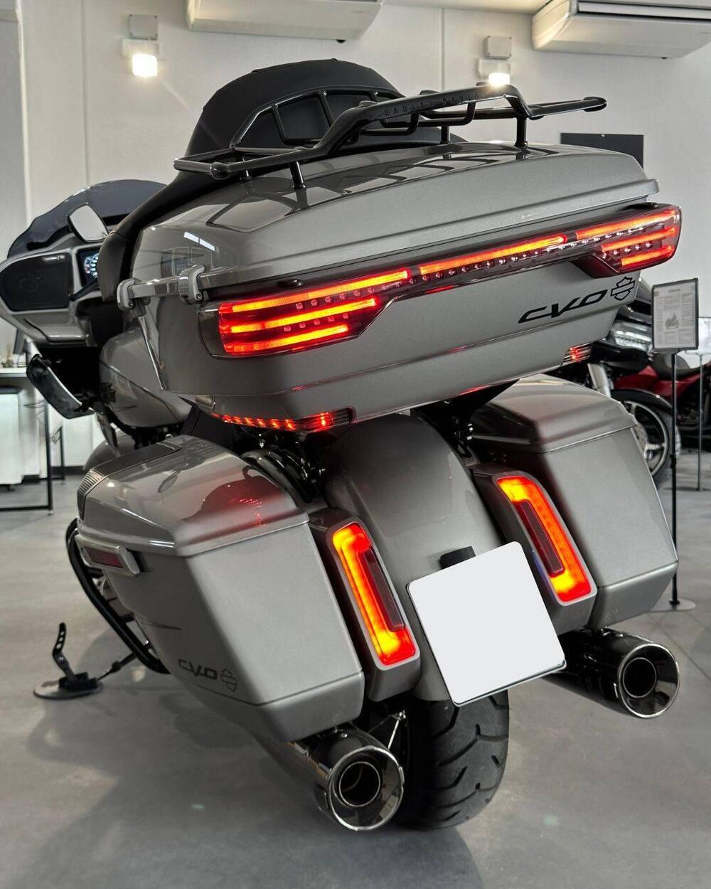 Harley-Davidson CVO Road Glide (2023) (15)