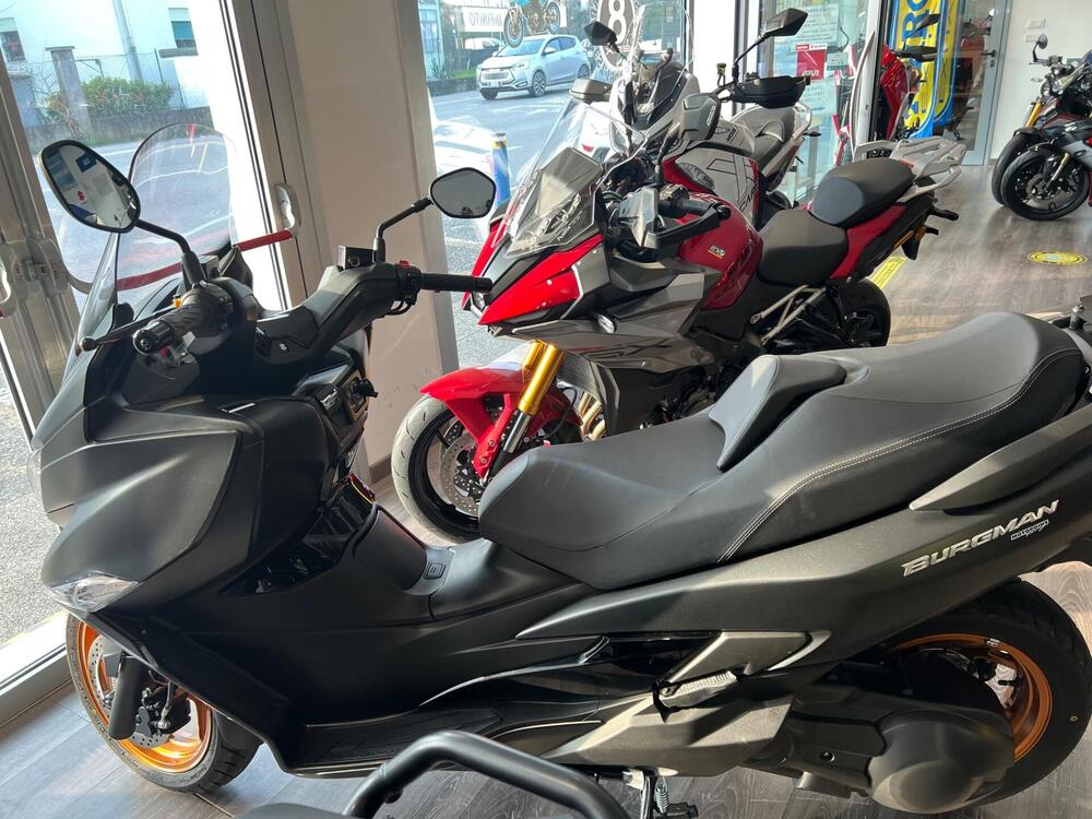 Suzuki Burgman 400 (2025 - 26) (4)