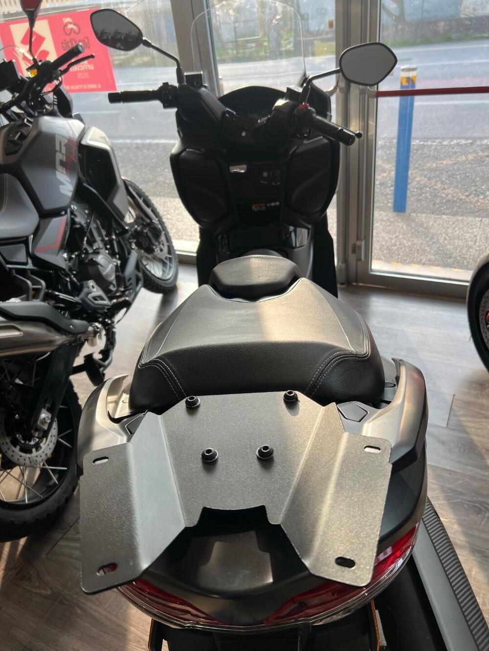 Suzuki Burgman 400 (2025 - 26) (5)