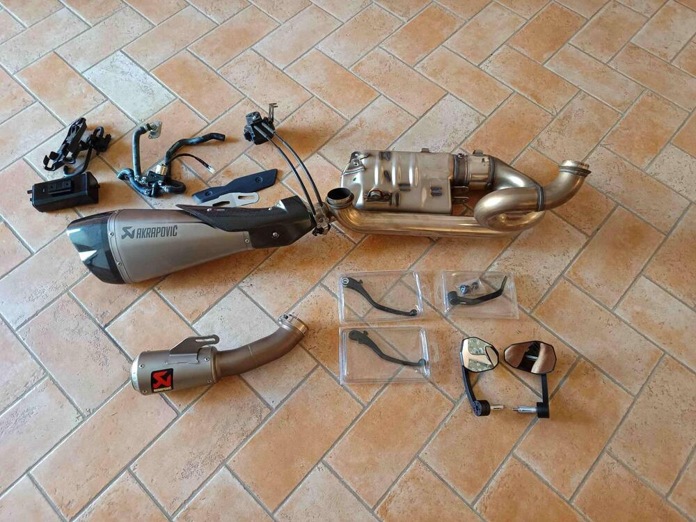 KTM 1290 Super Duke RR (2023) (12)