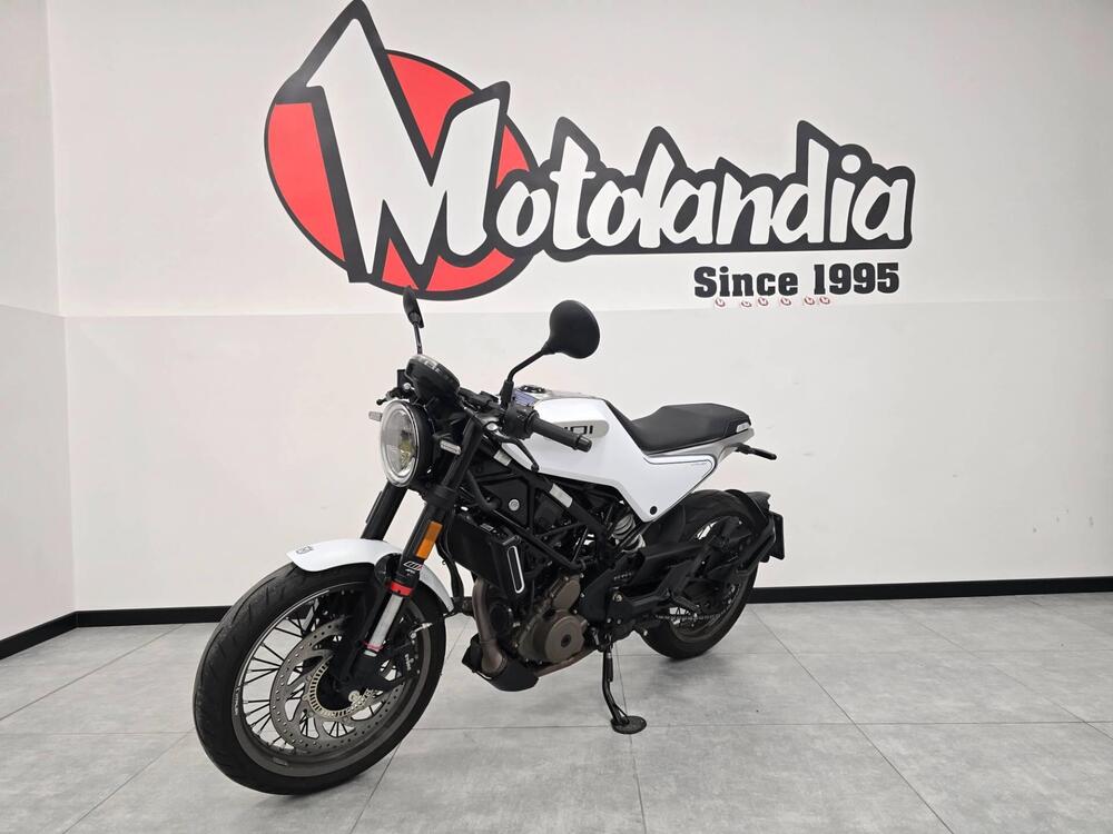 Husqvarna Svartpilen 401 (2024 - 26) (2)