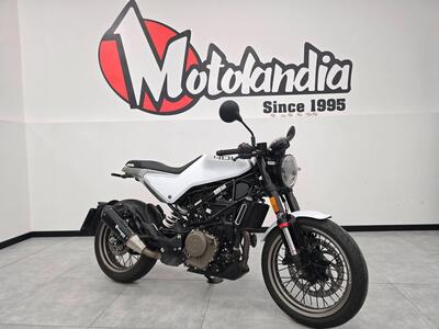 Husqvarna Svartpilen 401 (2024 - 26) usata