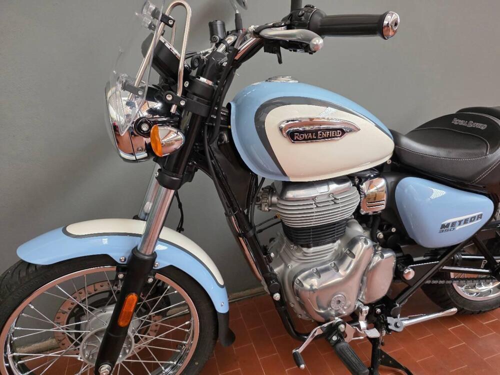 Royal Enfield Meteor 350 Aurora (2024 - 26) (3)