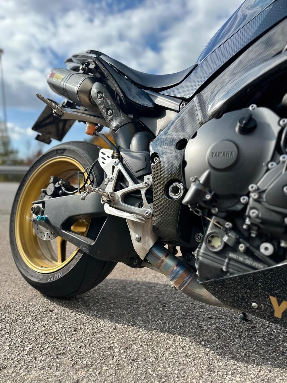 Yamaha YZF R1 (2009 - 11) (4)