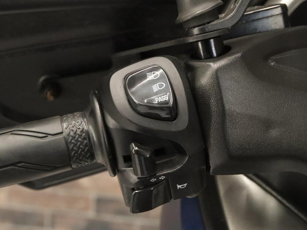 Yamaha X-Max 300 ABS (2017 - 20) (11)