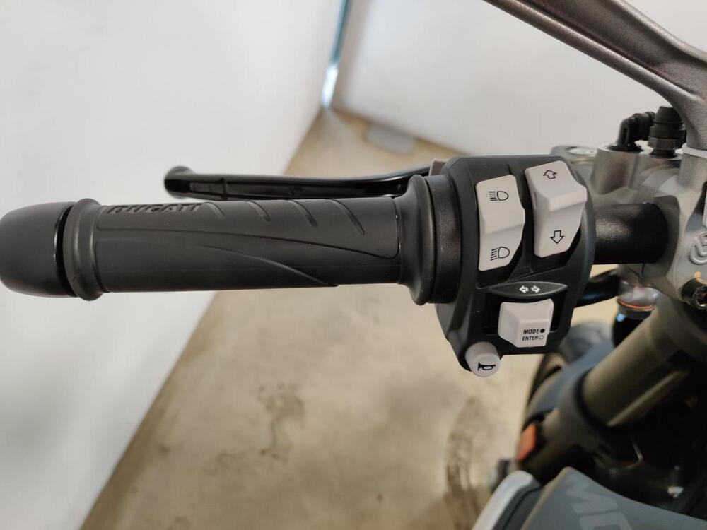 Ducati Monster 937 + (2021 - 25) (10)