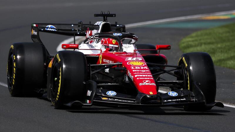 F1, Ferrari accende il 2026: Leclerc vola nelle FP1 d&rsquo;Australia davanti a Hamilton, Mercedes in difficolt&agrave;