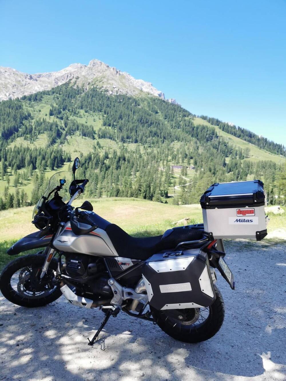 Moto Guzzi V85 TT Travel (2021 - 23)