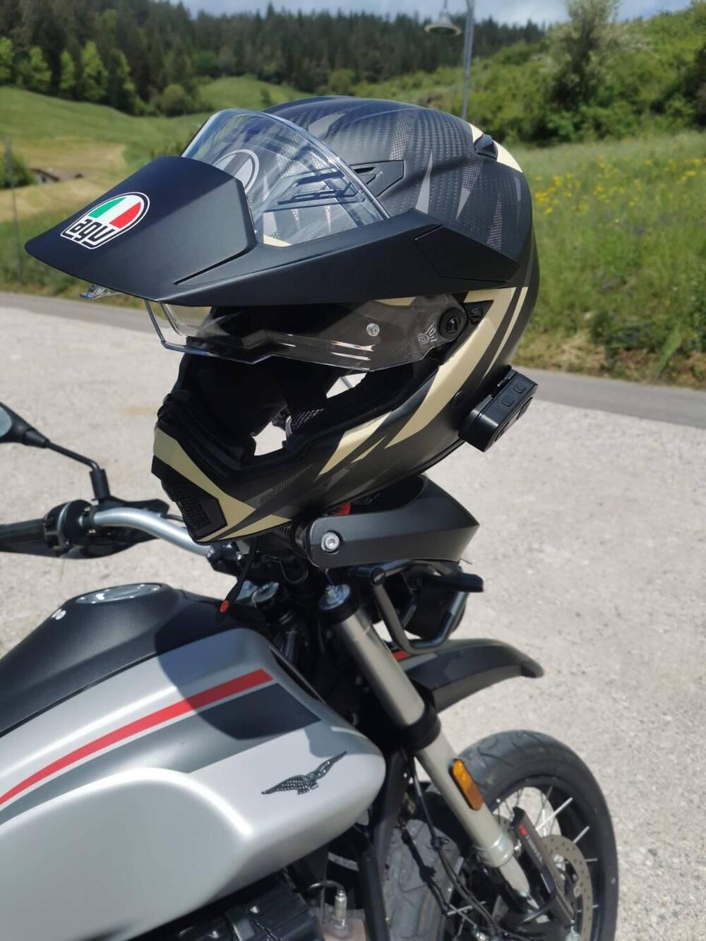 Moto Guzzi V85 TT Travel (2021 - 23) (2)