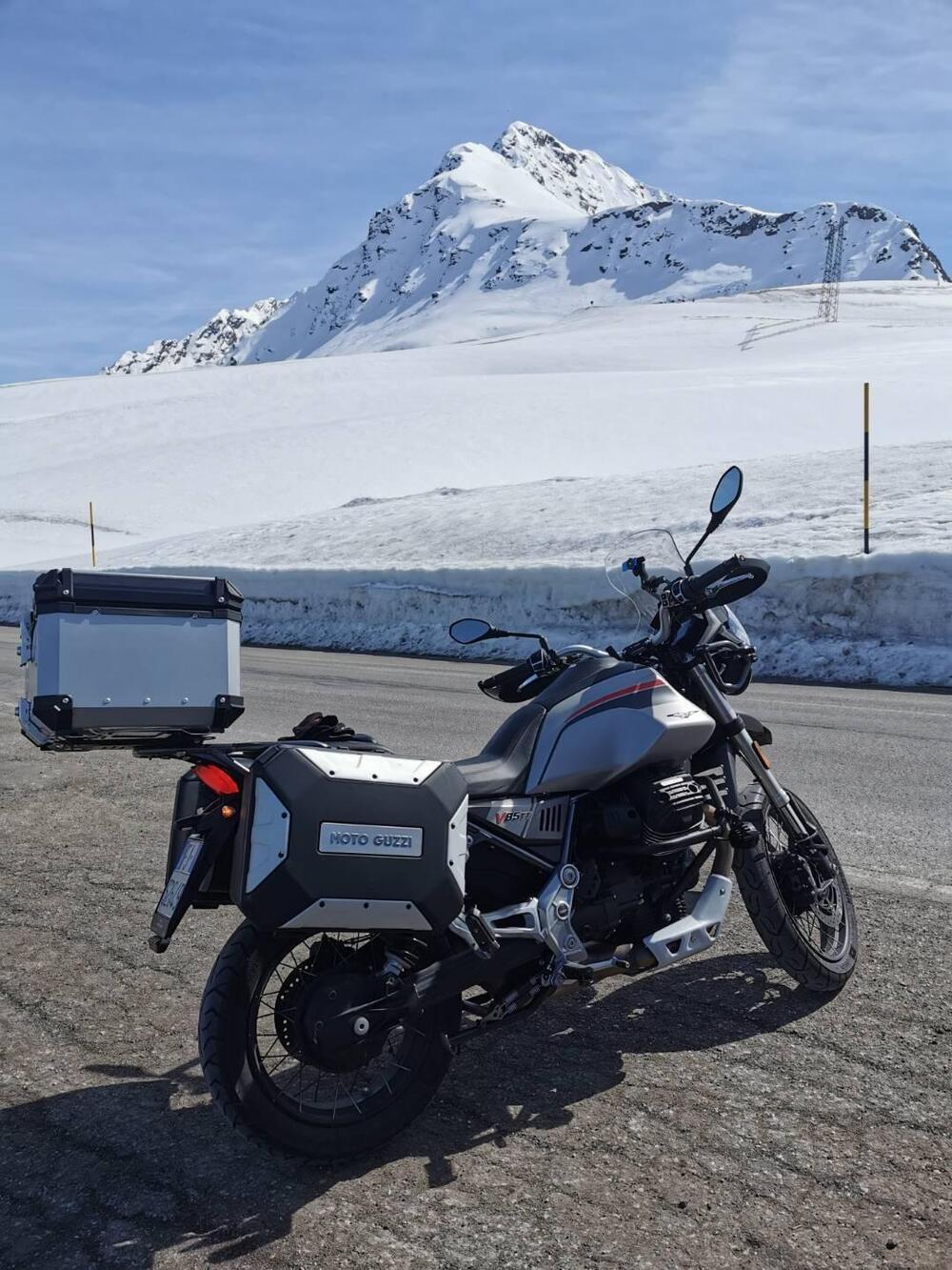 Moto Guzzi V85 TT Travel (2021 - 23) (4)