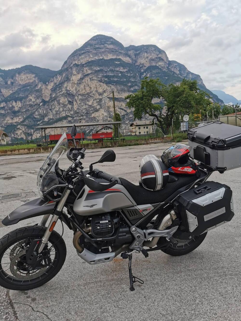 Moto Guzzi V85 TT Travel (2021 - 23) (7)