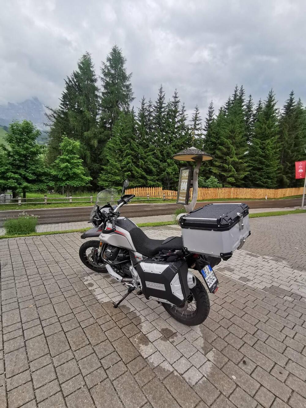 Moto Guzzi V85 TT Travel (2021 - 23) (8)