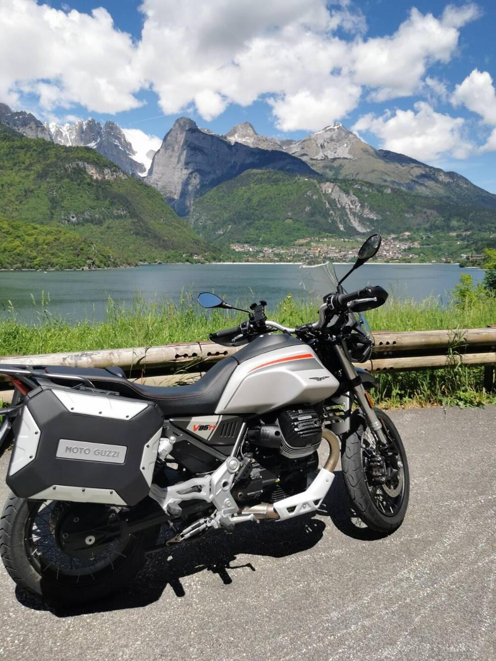 Moto Guzzi V85 TT Travel (2021 - 23) (9)