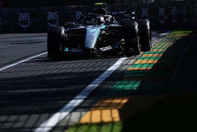 F1. La Mercedes scopre finalmente le carte nel venerd&igrave; di Melbourne, ma la Ferrari c'&egrave;. Disastro Aston Martin