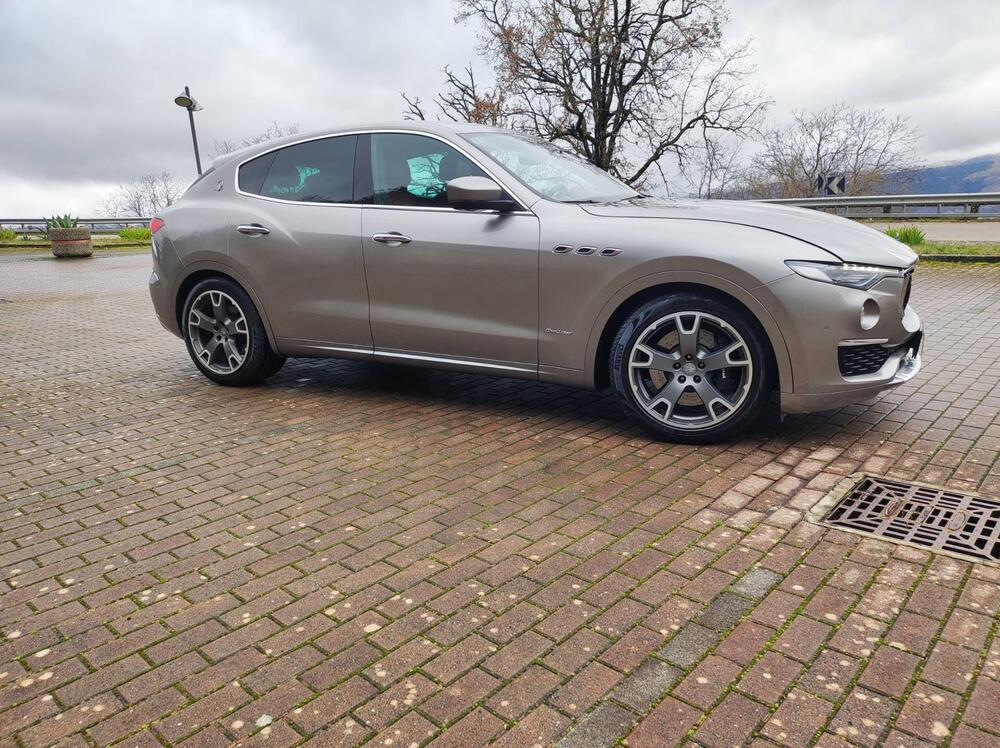 Maserati Levante usata a Salerno (2)
