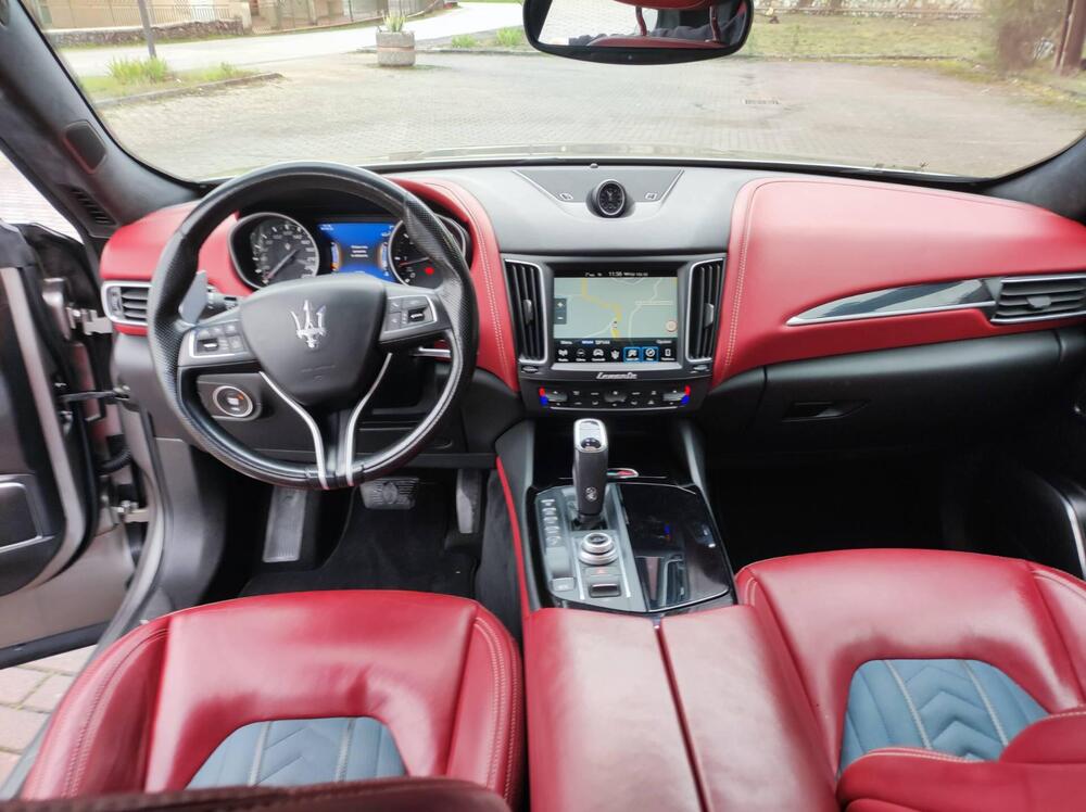 Maserati Levante usata a Salerno (8)