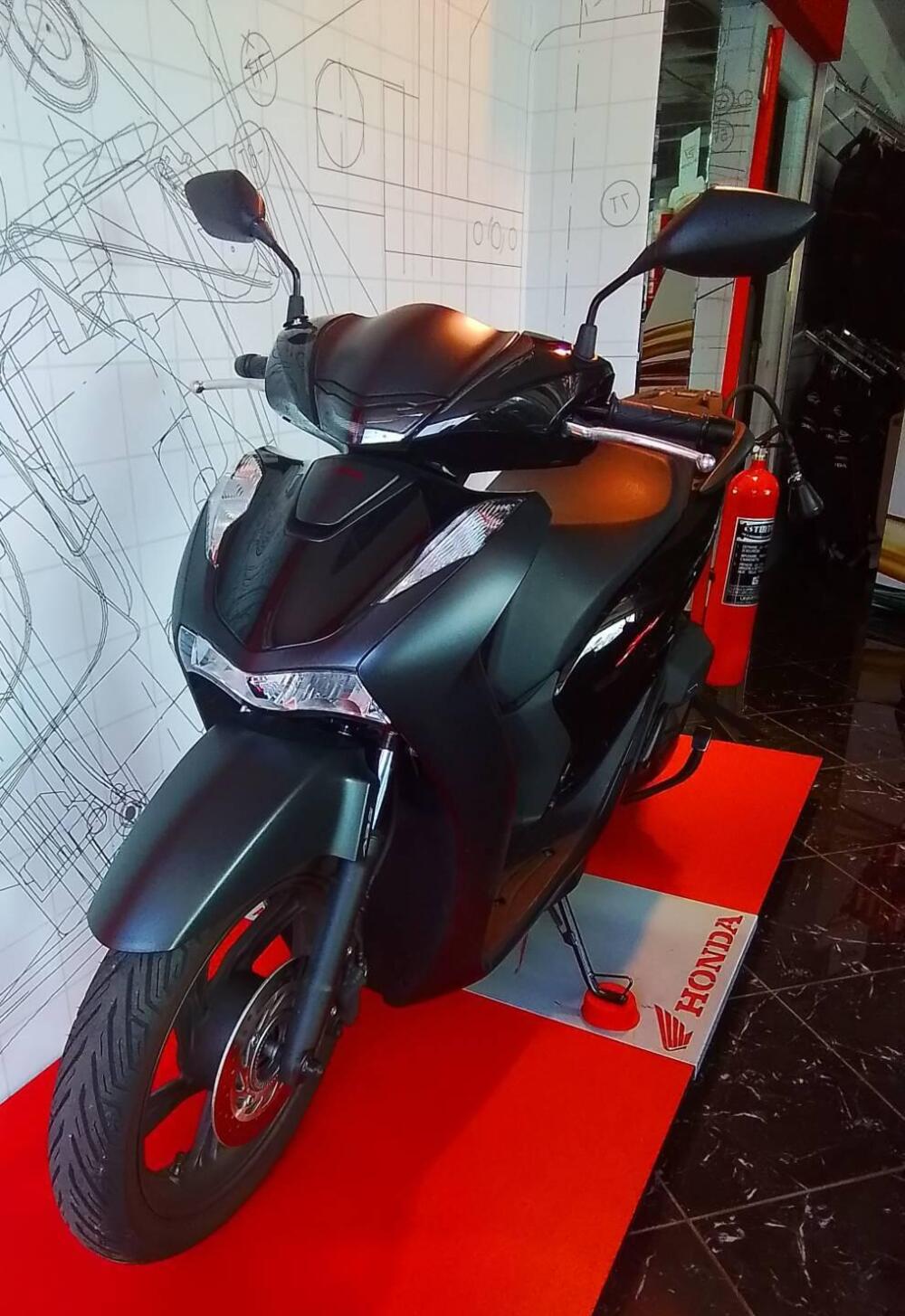 Honda SH 125i (2024 - 25) (4)