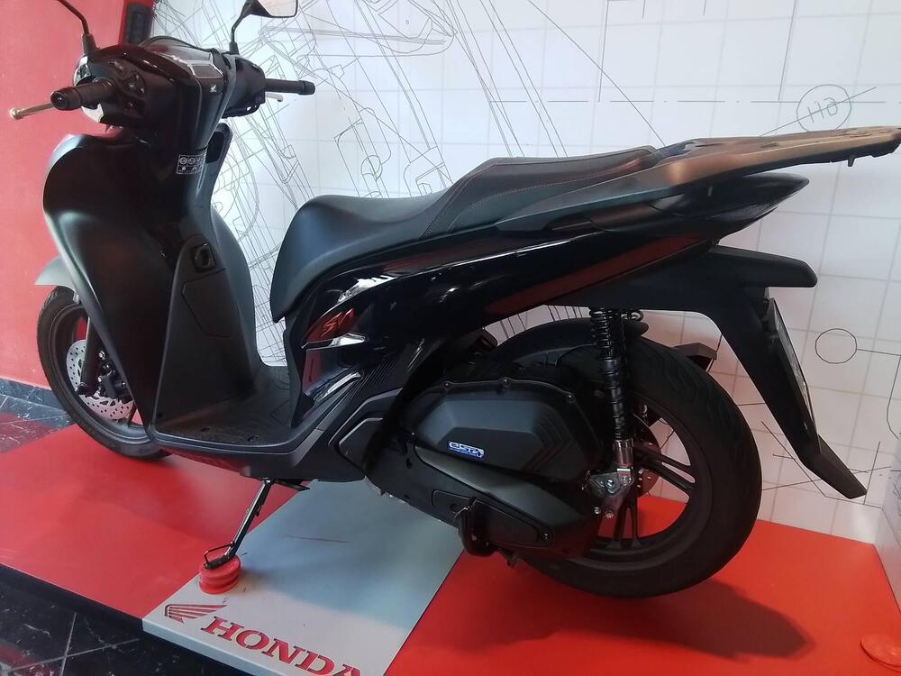 Honda SH 125i (2024 - 25) (9)