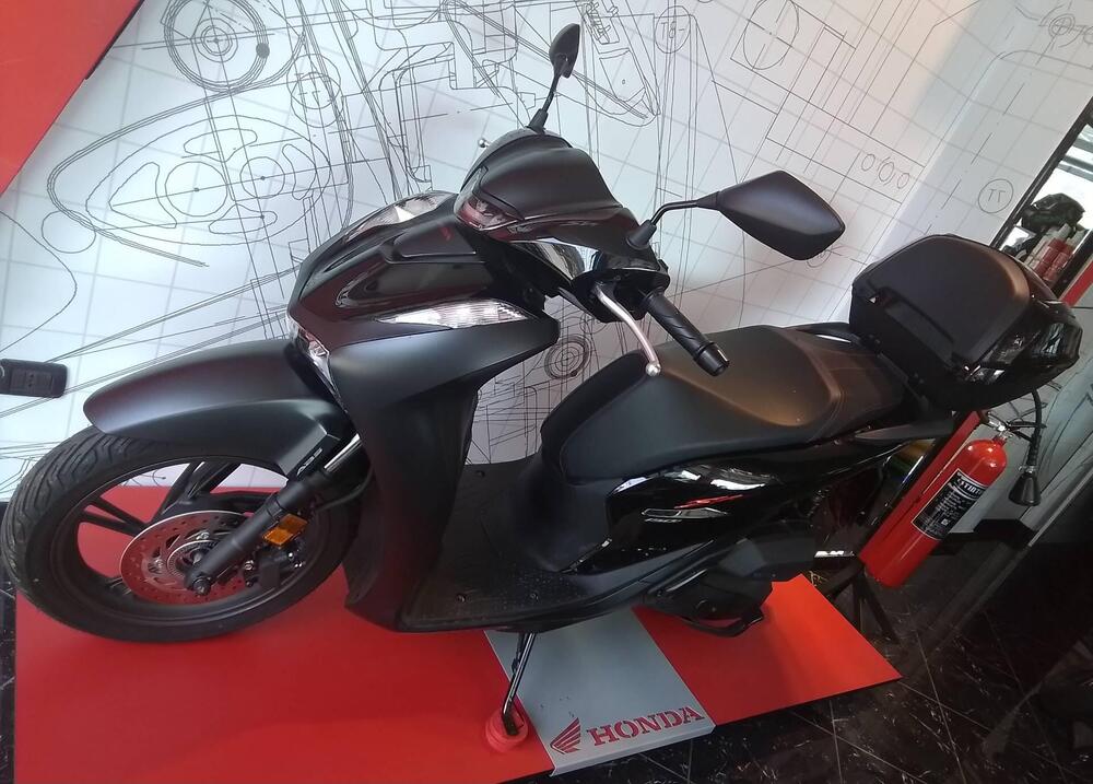 Honda SH 150i (2024 - 25) (2)