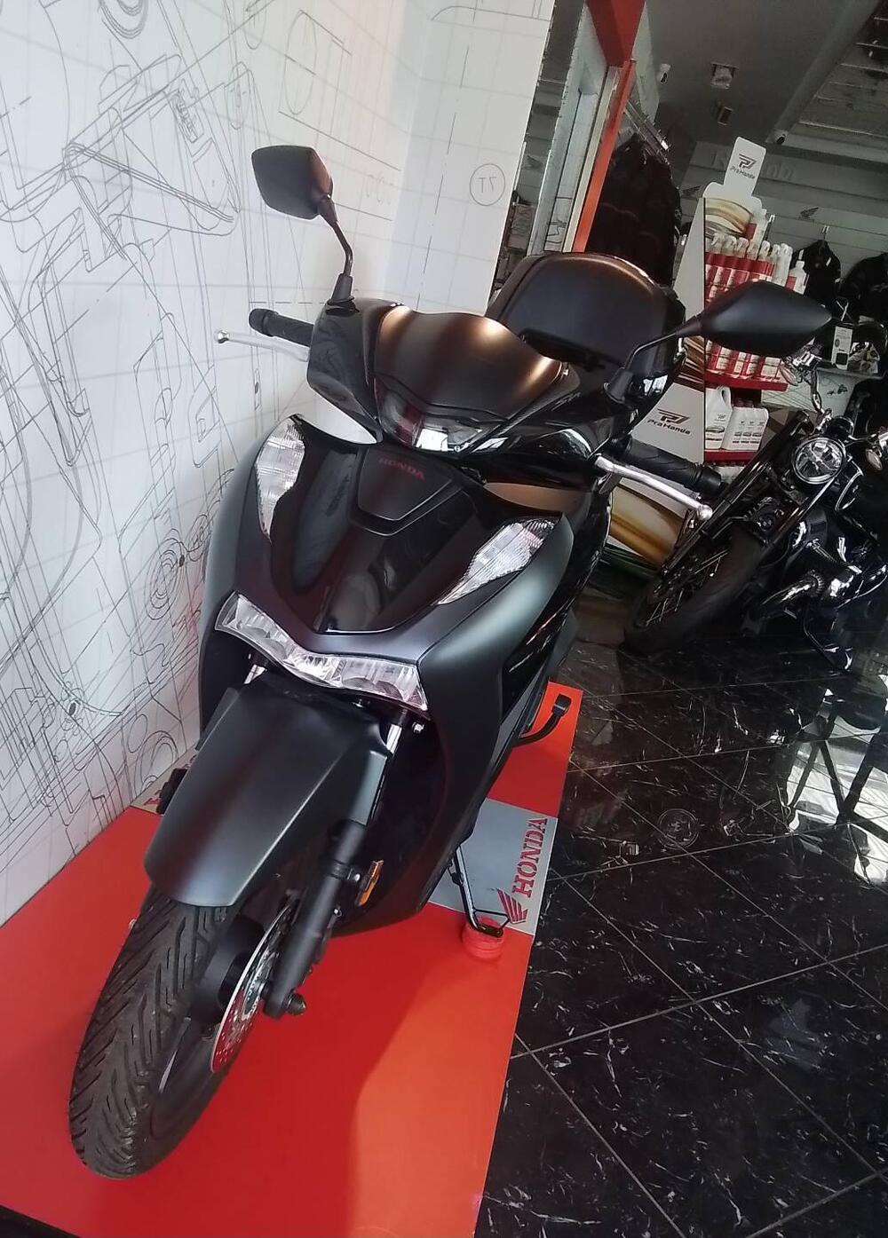 Honda SH 150i (2024 - 25) (3)