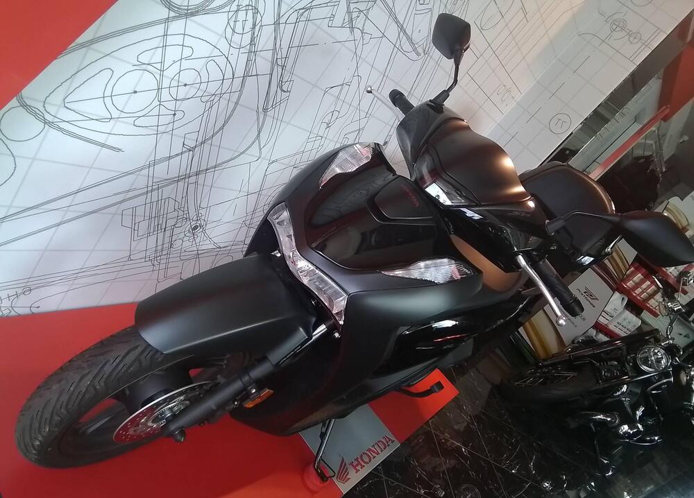 Honda SH 150i (2024 - 25) (8)