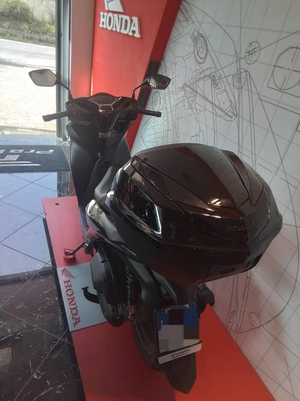 Honda SH 150i (2024 - 25) (9)