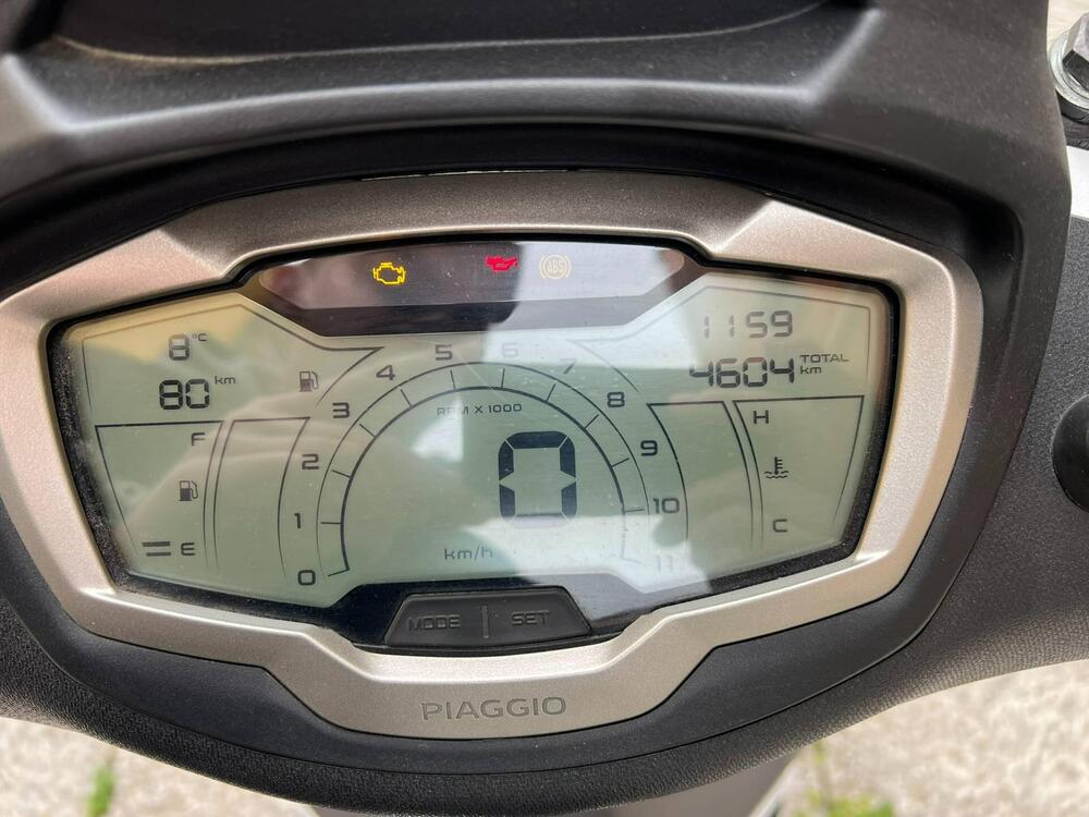 Piaggio Beverly 300 ABS-ASR (2021 - 25) (4)