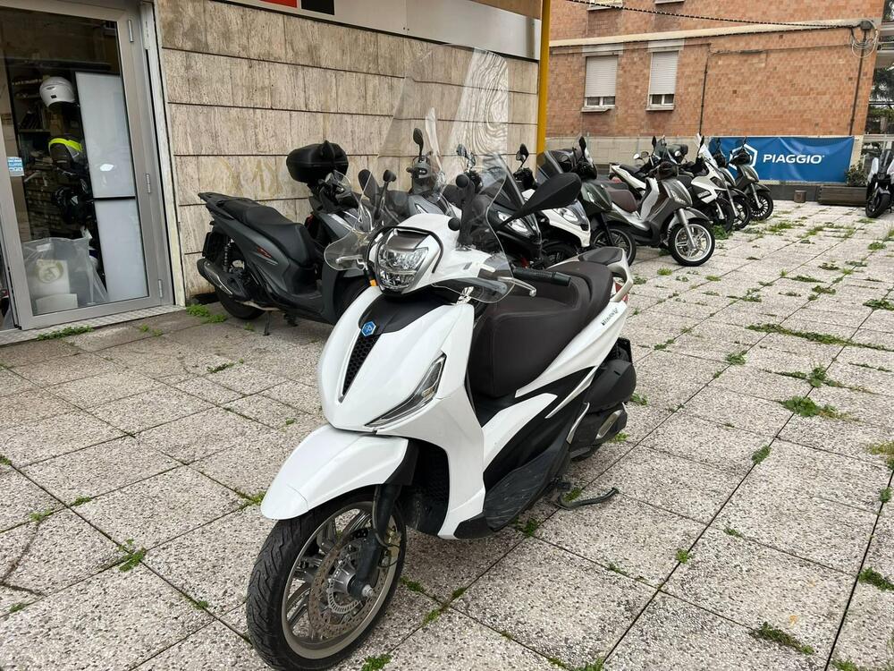 Piaggio Beverly 300 ABS-ASR (2021 - 25) (2)