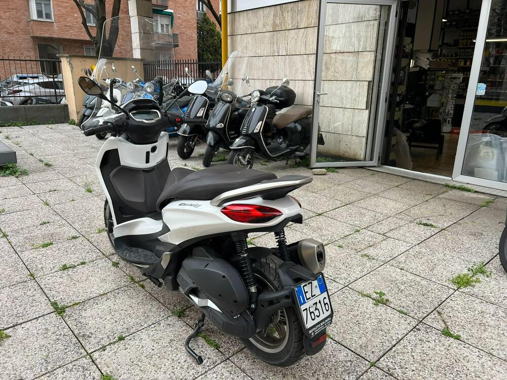 Piaggio Beverly 300 ABS-ASR (2021 - 25) (3)