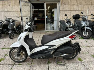 Piaggio Beverly 300 ABS-ASR (2021 - 25) usata
