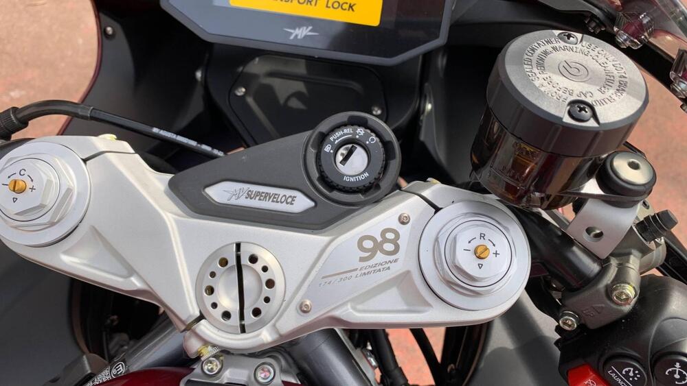 MV Agusta Superveloce 800 98 (2023 - 26) (5)