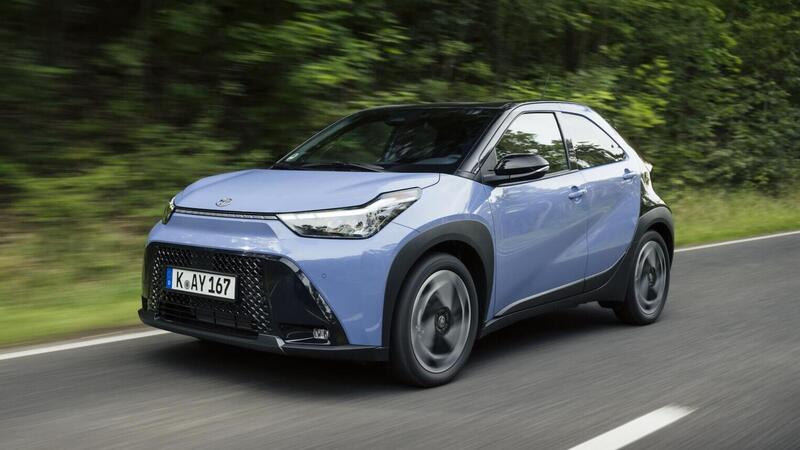 Toyota Aygo X Hybrid: super offerta per chi ha meno di 30 anni, ma per gli altri&hellip;