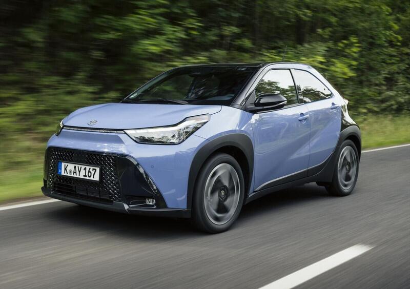 Toyota Aygo X Hybrid: super offerta per chi ha meno di 30 anni, ma per gli altri&hellip;