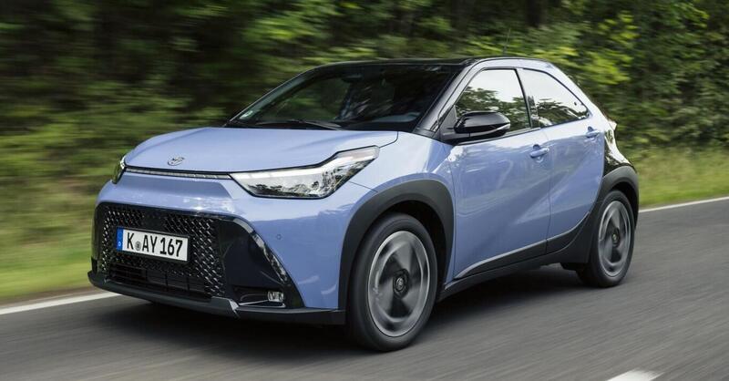 Toyota Aygo X Hybrid: super offerta per chi ha meno di 30 anni, ma per gli altri&hellip;