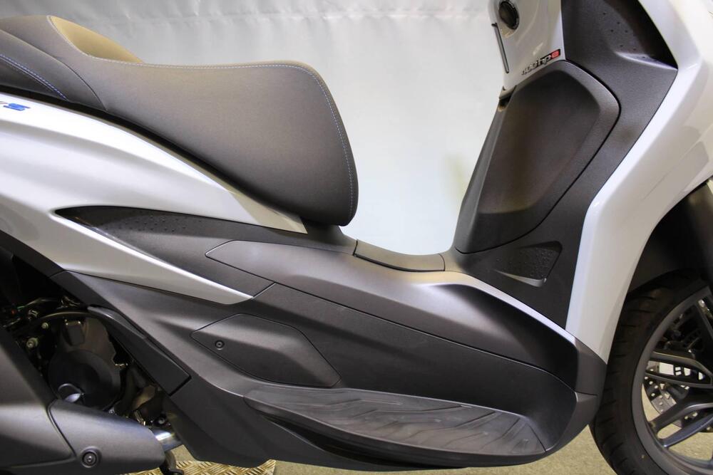 Piaggio Beverly 400 S (2025 - 26) (9)