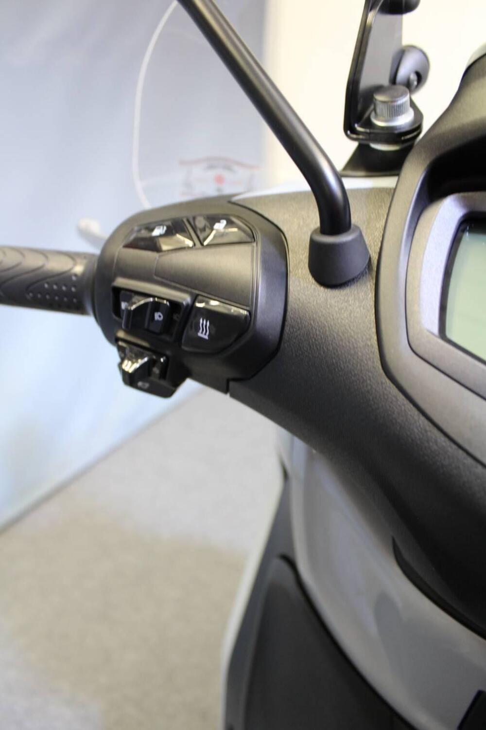 Piaggio Beverly 400 S (2025 - 26) (10)