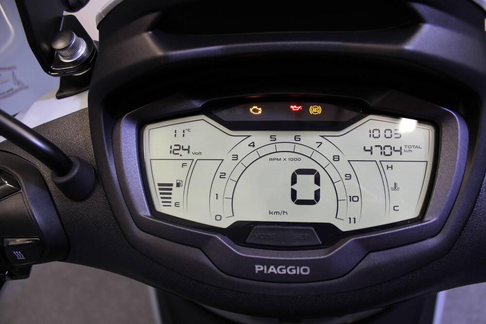 Piaggio Beverly 400 S (2025 - 26) (3)