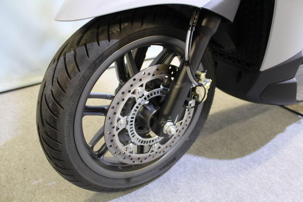 Piaggio Beverly 400 S (2025 - 26) (14)