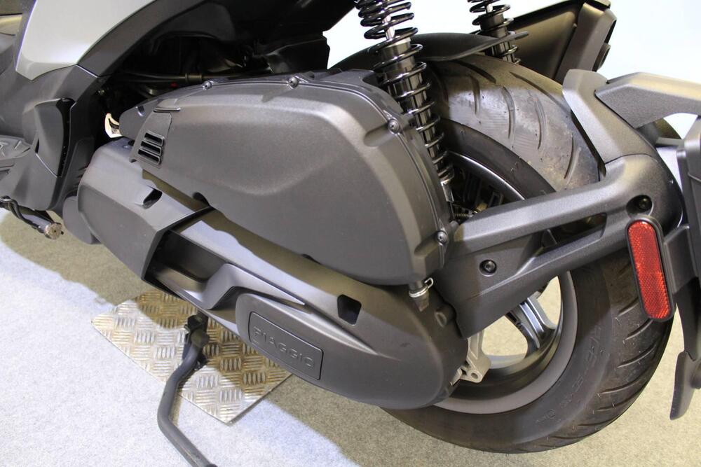 Piaggio Beverly 400 S (2025 - 26) (15)