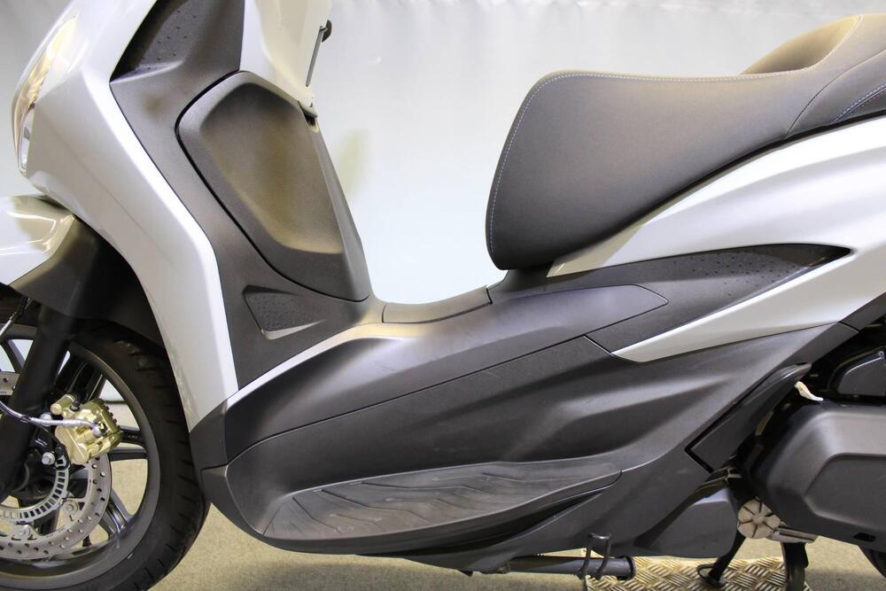 Piaggio Beverly 400 S (2025 - 26) (16)