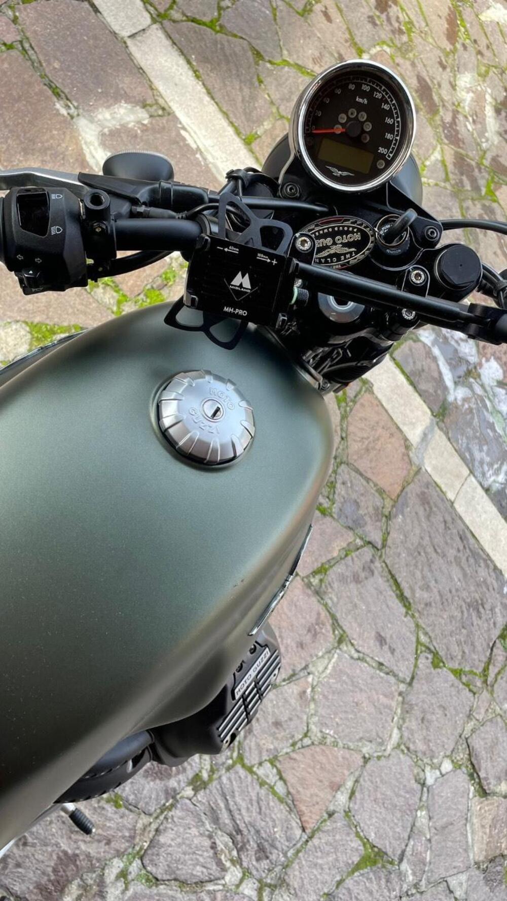 Moto Guzzi V7 III Rough (2018 - 20) (7)