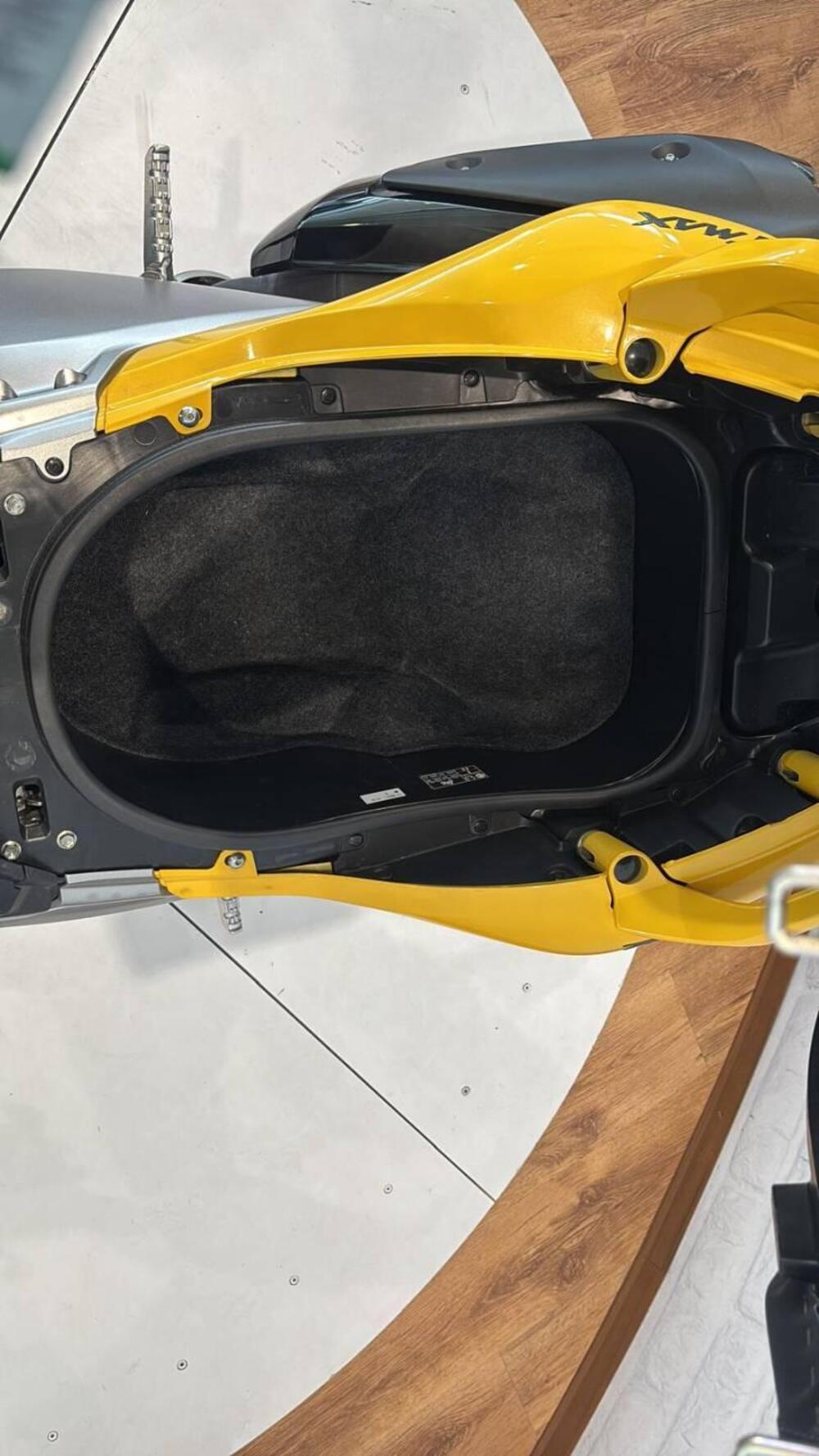 Yamaha T-Max 560 (2022 - 24) (17)