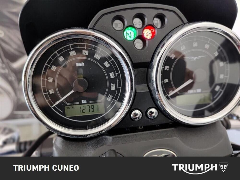 Moto Guzzi V7 II Stone (2015 - 17) (2)