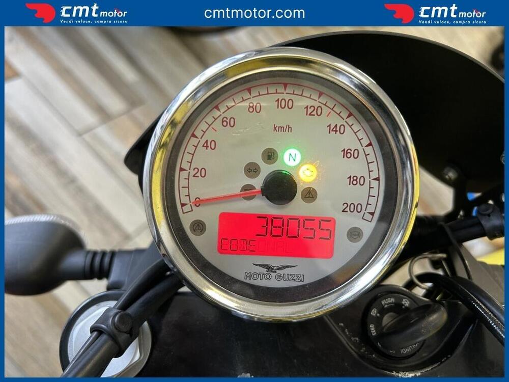 Moto Guzzi V9 Bobber (2016 - 18) (5)