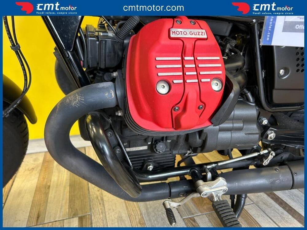 Moto Guzzi V9 Bobber (2016 - 18) (7)