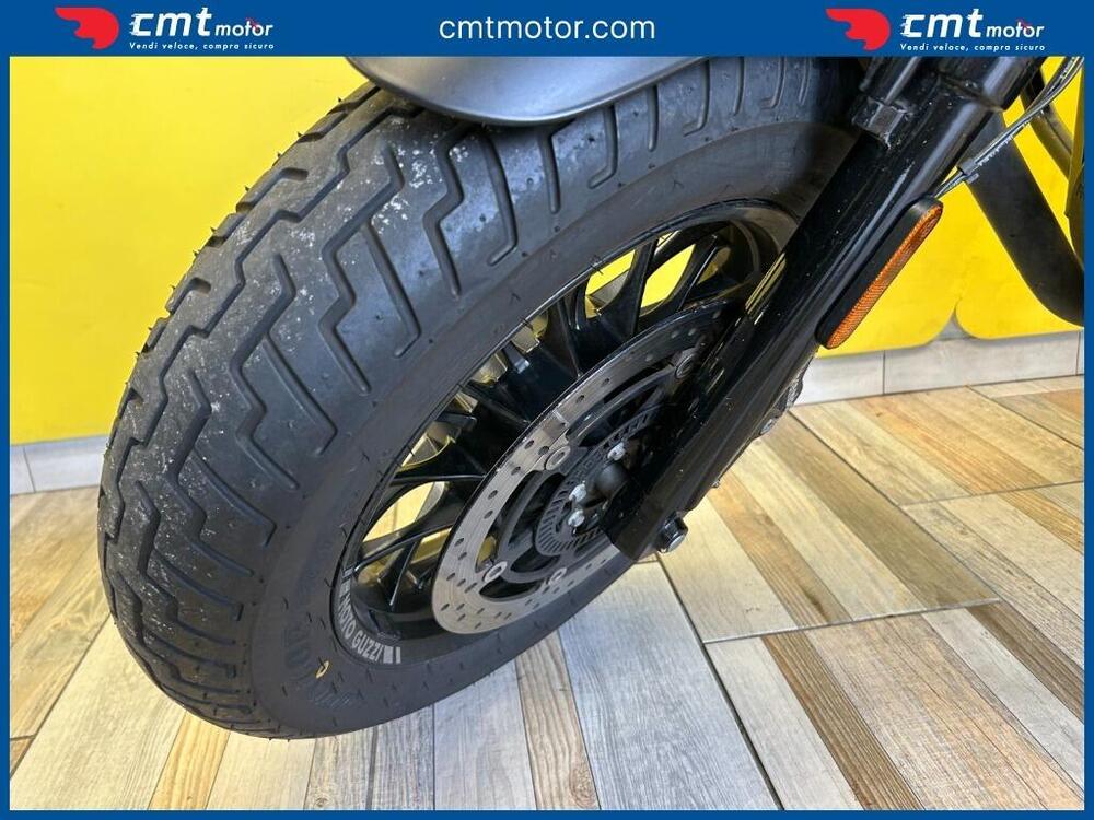 Moto Guzzi V9 Bobber (2016 - 18) (9)