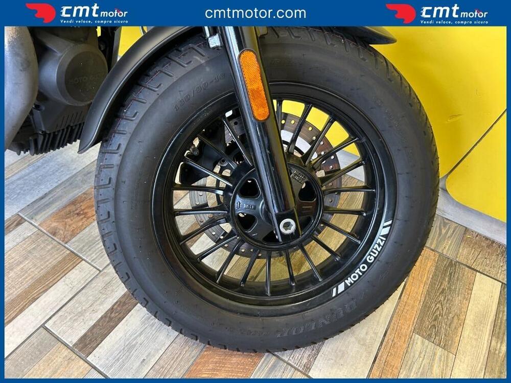 Moto Guzzi V9 Bobber (2016 - 18) (10)