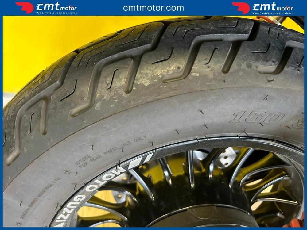 Moto Guzzi V9 Bobber (2016 - 18) (12)